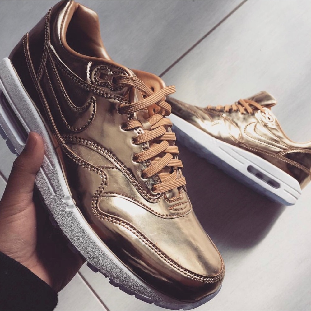 Gold Nike air max